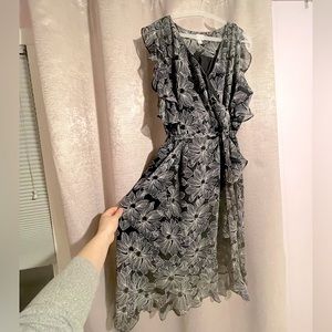 Beautiful detailed floral dress L flowy